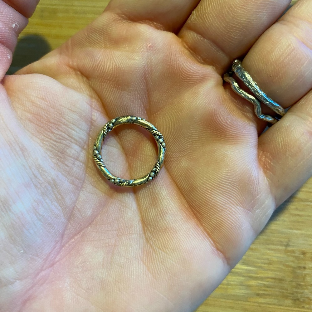 Petite ring - Picture 3 of 4